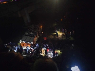 दाङ बस दुर्घटना : २ जनाको मृत्यु ,१७ जना घाइते , उद्दार  जारी