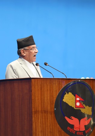 राष्ट्रलाई अनावश्यक द्वन्द्वतिर नलैजान प्रधानमन्त्री प्रचण्डको आग्रह